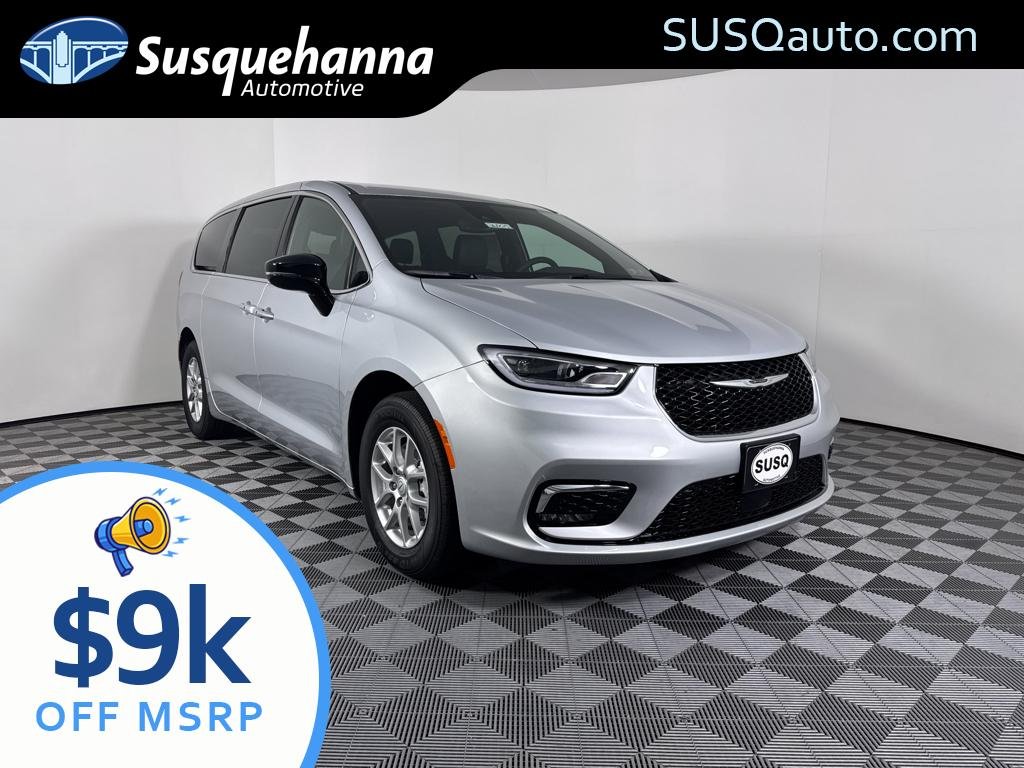 2026 Chrysler Pacifica Select's photo