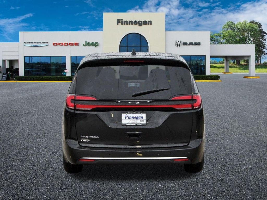 New 2027 Diamond Black Crystal Pearl-Coat Exterior Paint Chrysler Select image 5