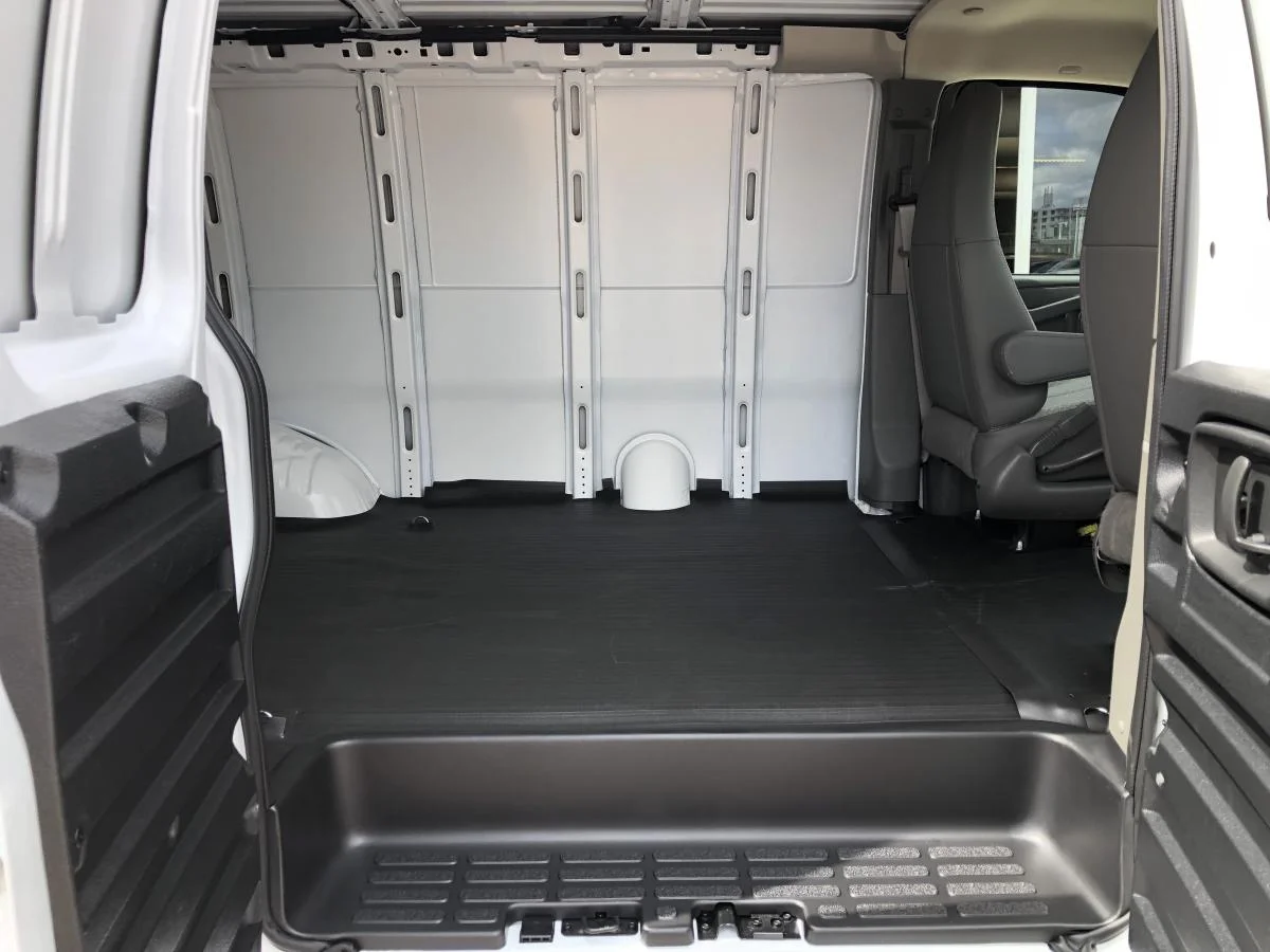 New 2026 White Chevrolet Rwd 3500 135 image 11