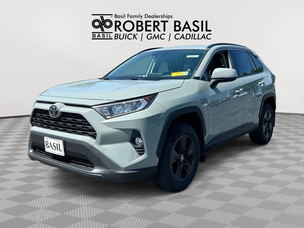 Used 2020  Toyota XLE image 1