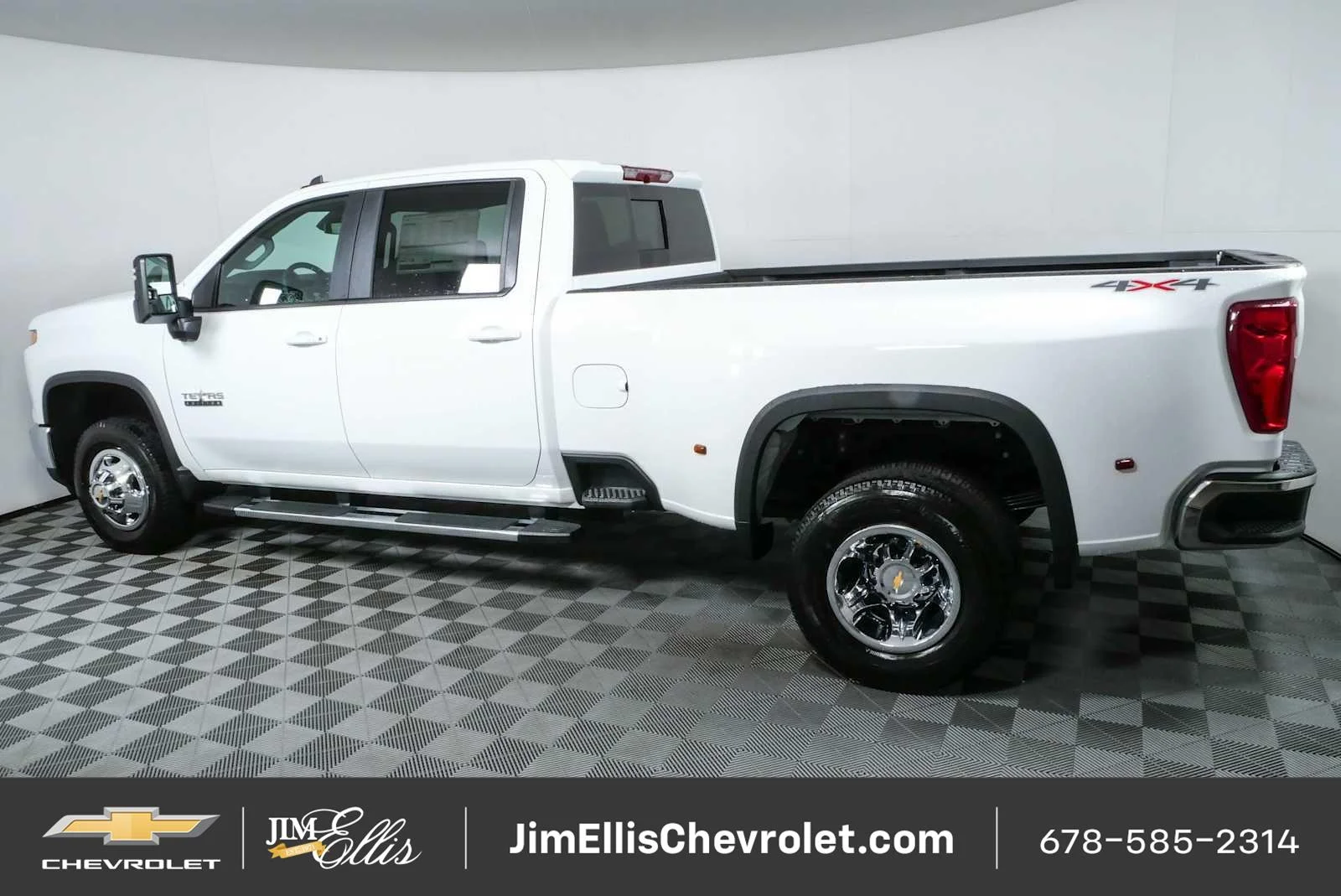 New 2026 Summit White Chevrolet LT DRW image 28