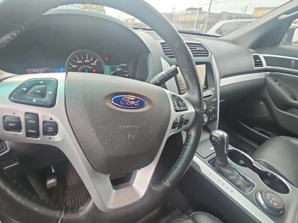 Used 2015 White Platinum Metallic Tri-Coat Ford XLT image 7