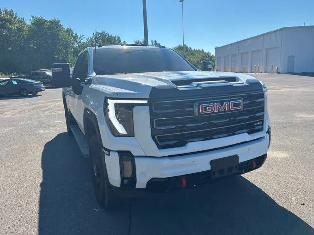 Used 2024 White GMC AT4 image 5