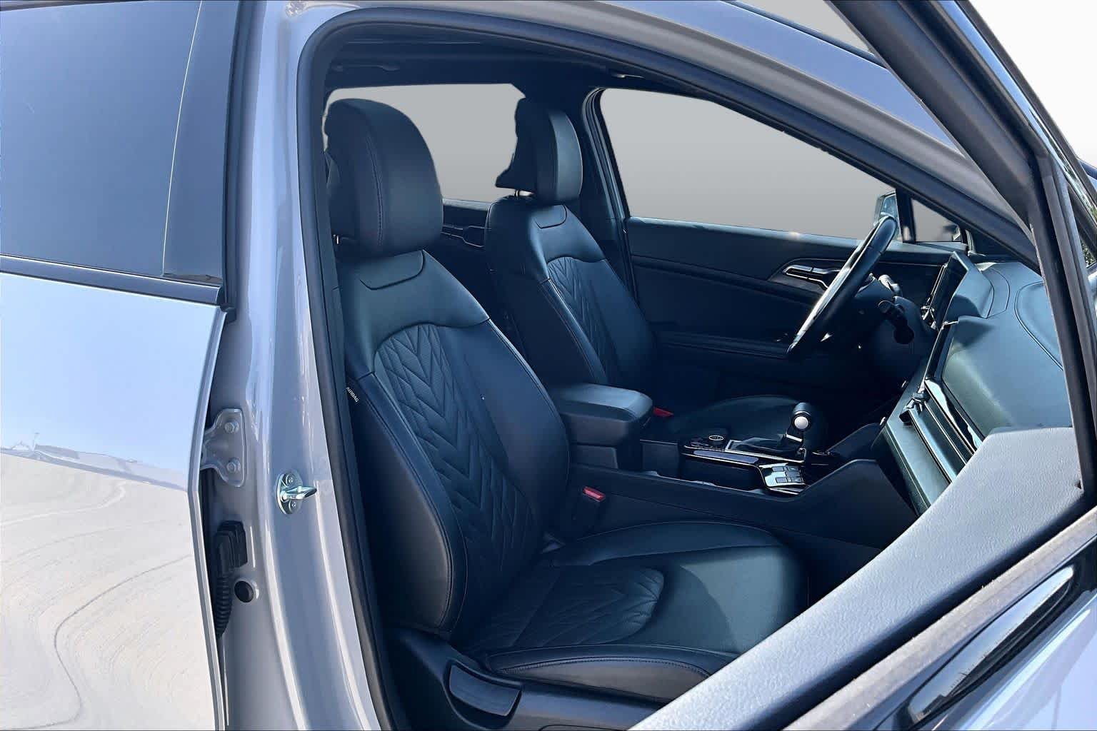 Certified Used 2025 Wolf Gray Kia X-Line image 9