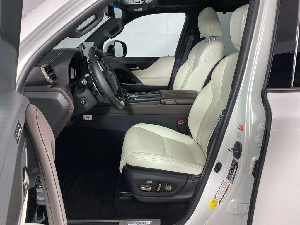 Used 2025 Eminent White Pearl Lexus LX 700h Luxury image 60