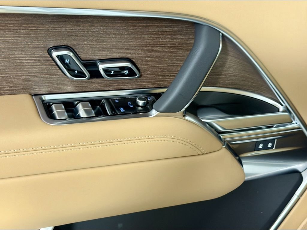 New 2026 Fuji White Land Rover SE image 18