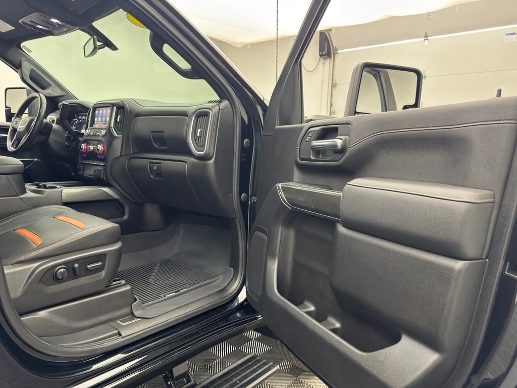 Used 2022 Onyx Black GMC AT4 image 30