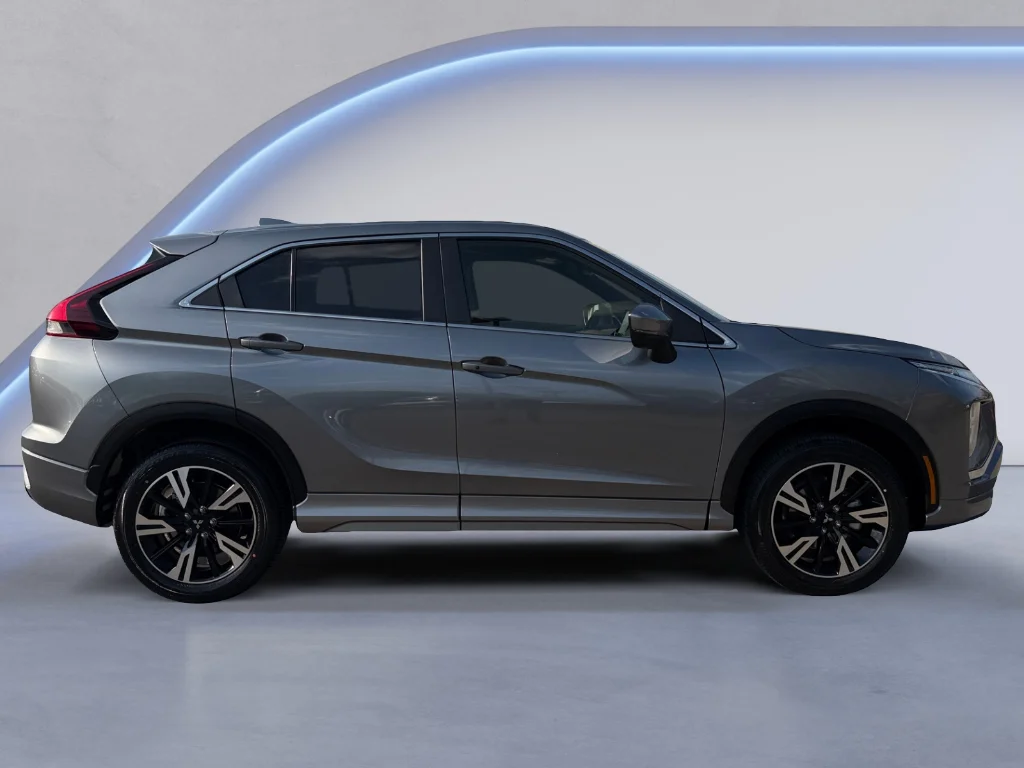 New 2026 Mercury Gray Metallic Mitsubishi SEL image 2