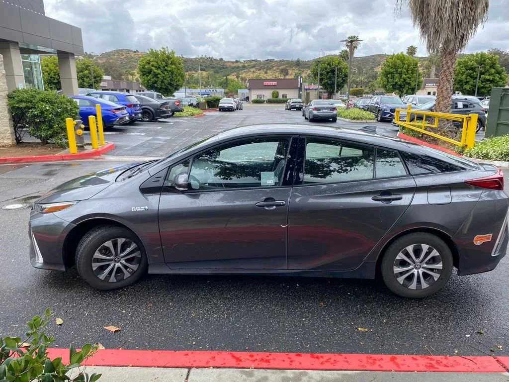 Used 2020 Gray Toyota XLE image 4