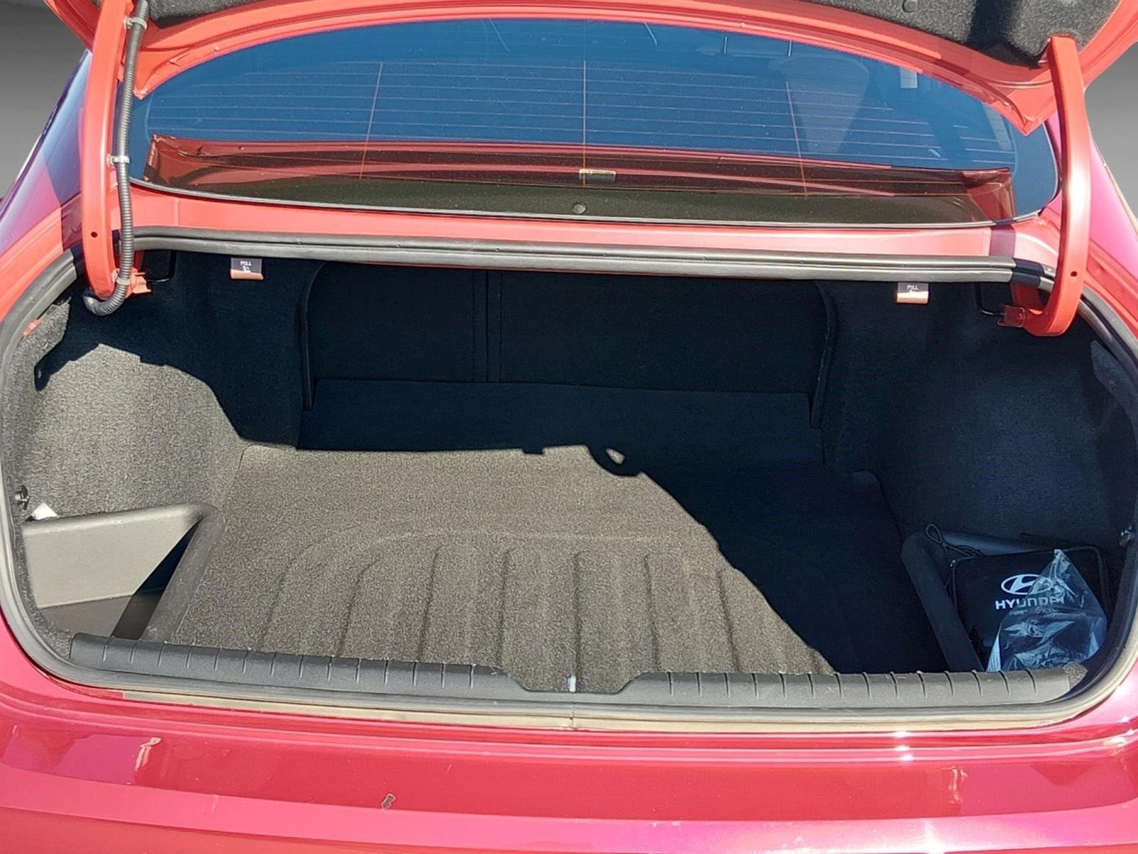 Used 2022 Calypso Red Hyundai SE image 19