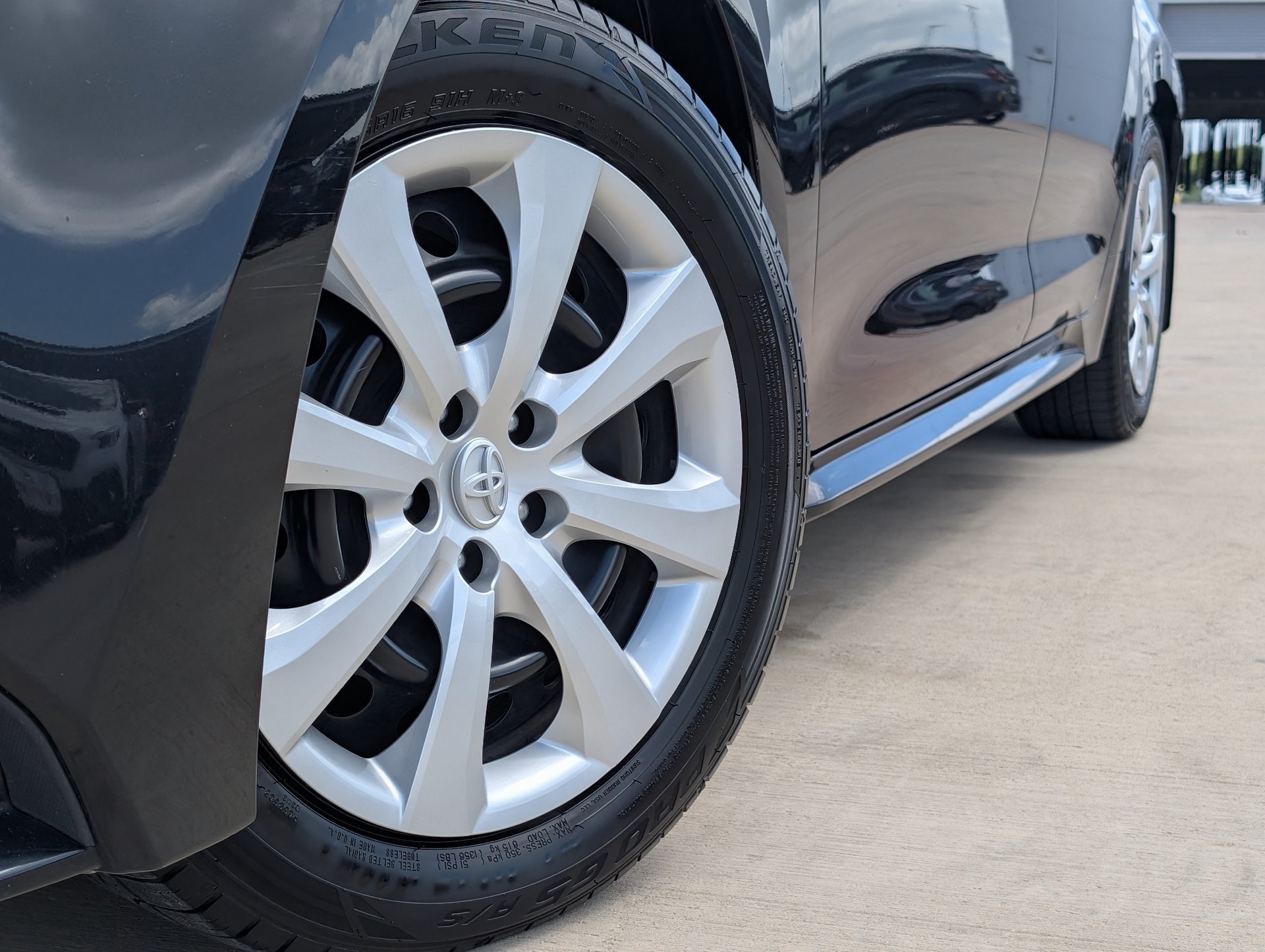 Used 2020 Toyota Corolla LE with VIN 5YFEPRAE0LP131150 for sale in Buda, TX