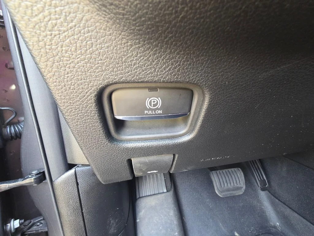 Used 2024 Gray Jeep Altitude image 26