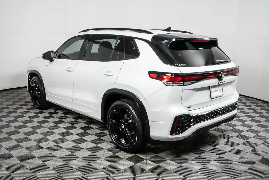 New 2026 Opal White Pearl Volkswagen SE R-Line Black image 4