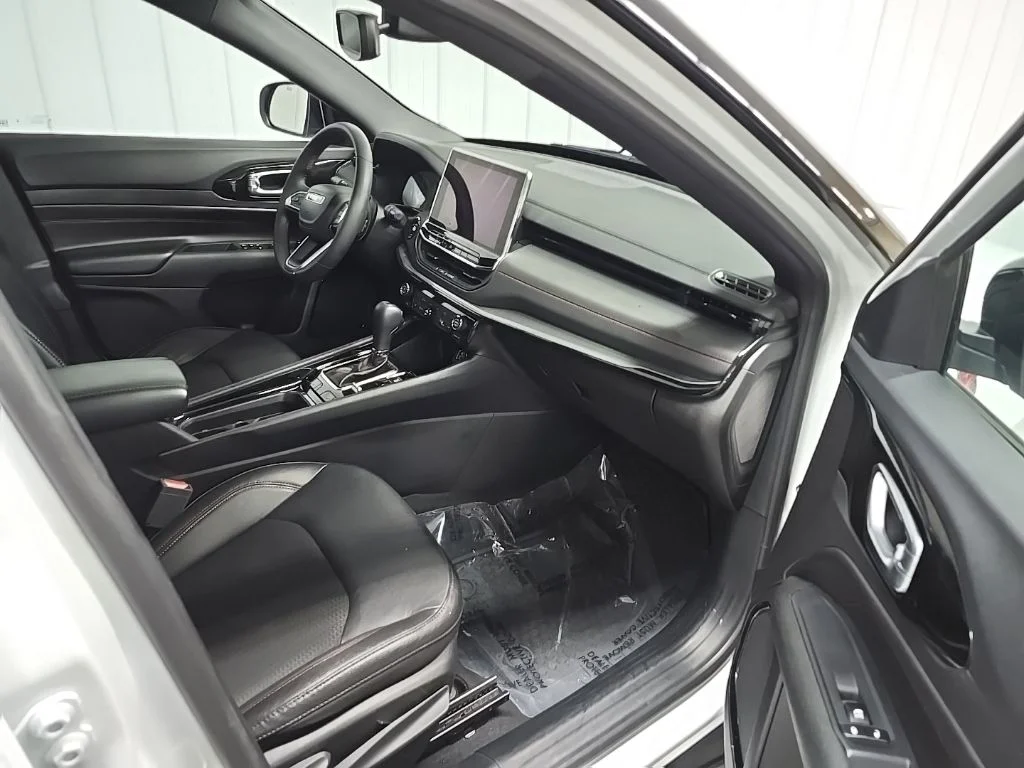 Used 2024 White Jeep Trailhawk image 17