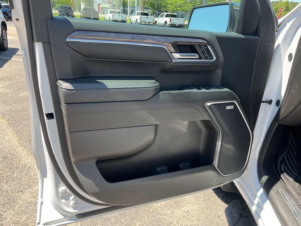 Used 2024 Summit White Chevrolet LTZ image 11