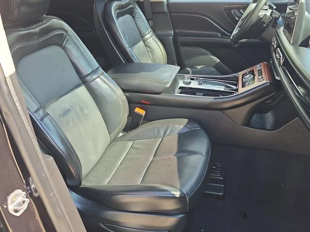 Used 2023 Black Lincoln Reserve image 38