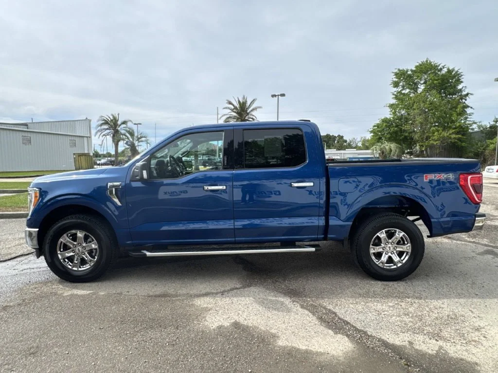 Used 2023 Blue Ford XLT image 9