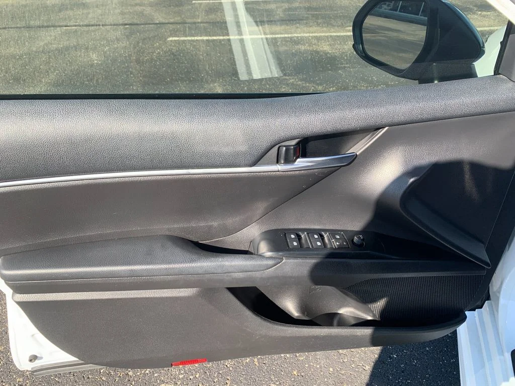 Used 2020 White Toyota SE Nightshade image 12