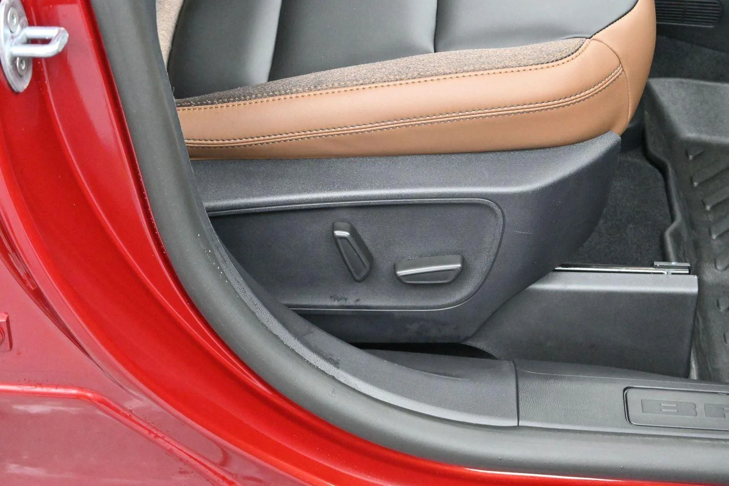 Used 2025 Ruby Red Metallic Tinted Clearcoat Ford Outer Banks image 32