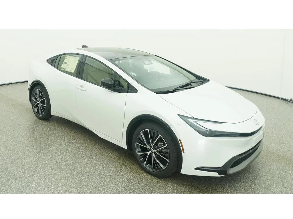 New 2027 Wind Chill Pearl Toyota XLE image 13