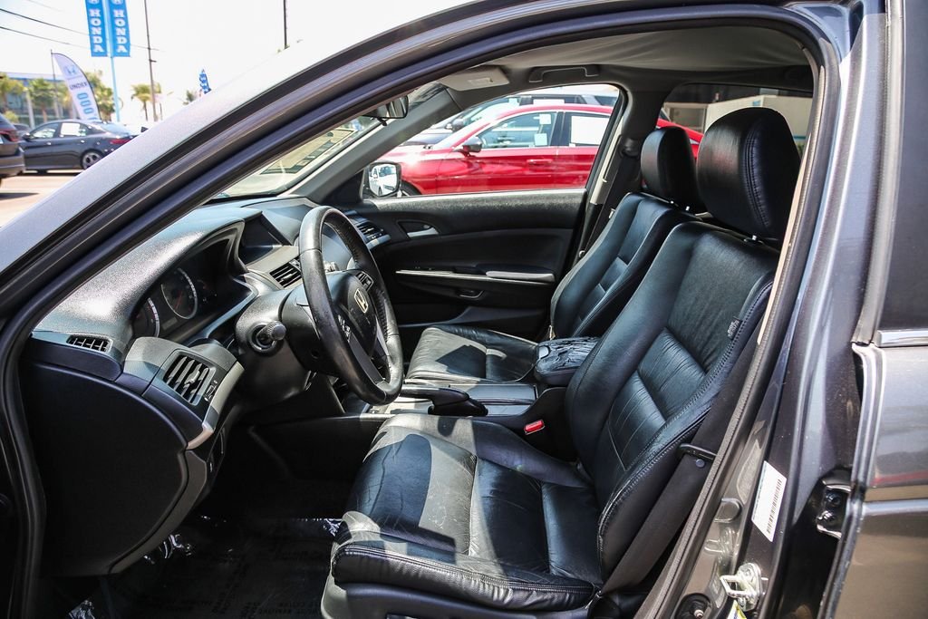 Used 2012 Polished Metal Metallic Honda SE image 17