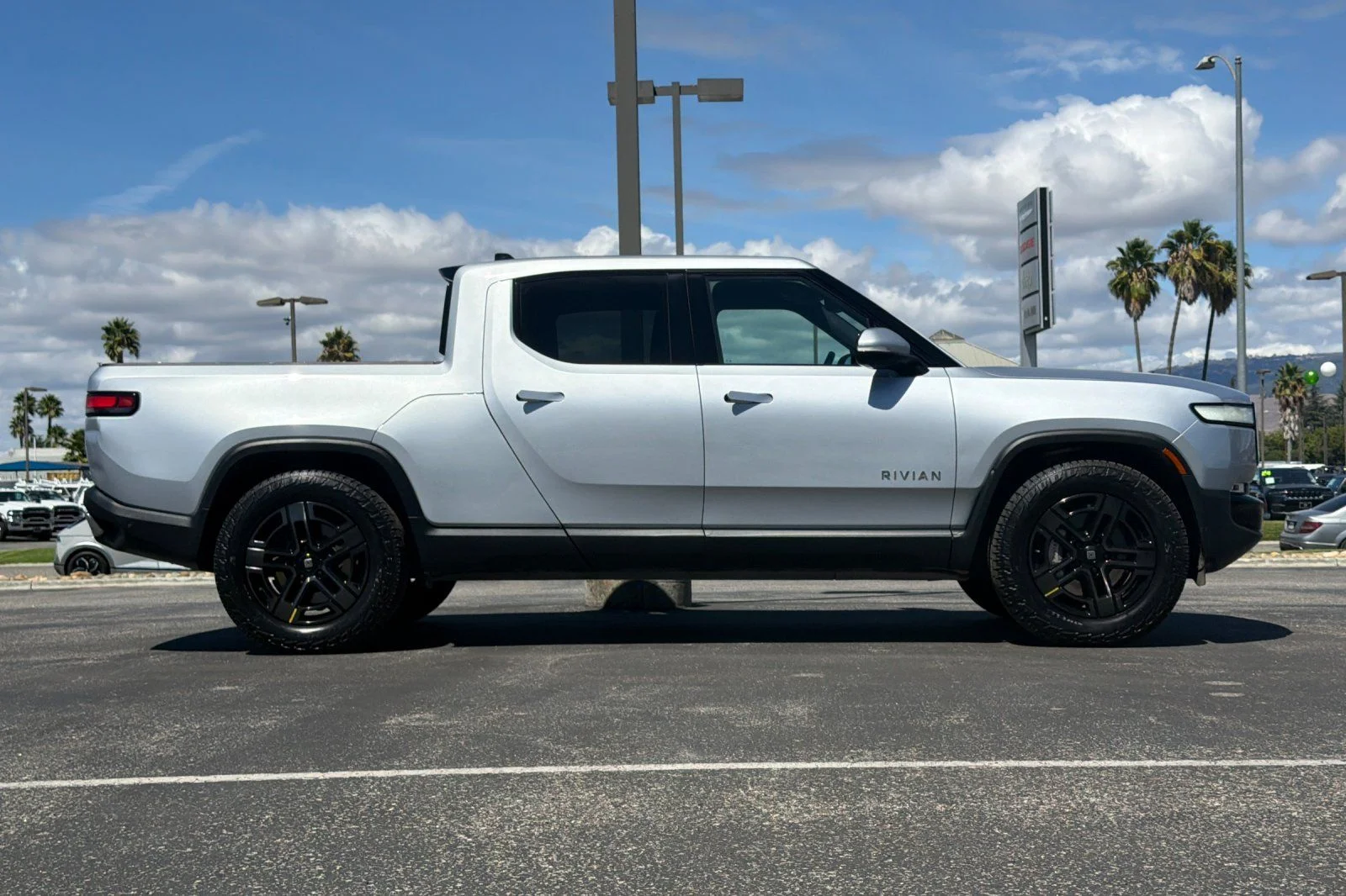 Used 2023  Rivian Adventure image 3