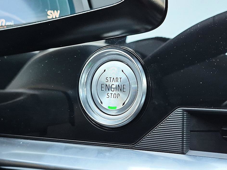 Used 2023 Carbon Flash Metallic Chevrolet 3LT image 27