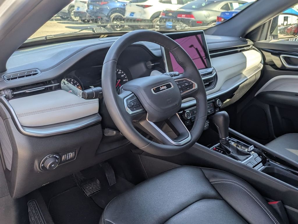 Used 2025 Silver Jeep Limited image 30