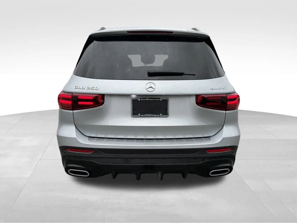 Used 2025 Silver Mercedes-Benz GLB 250 image 4
