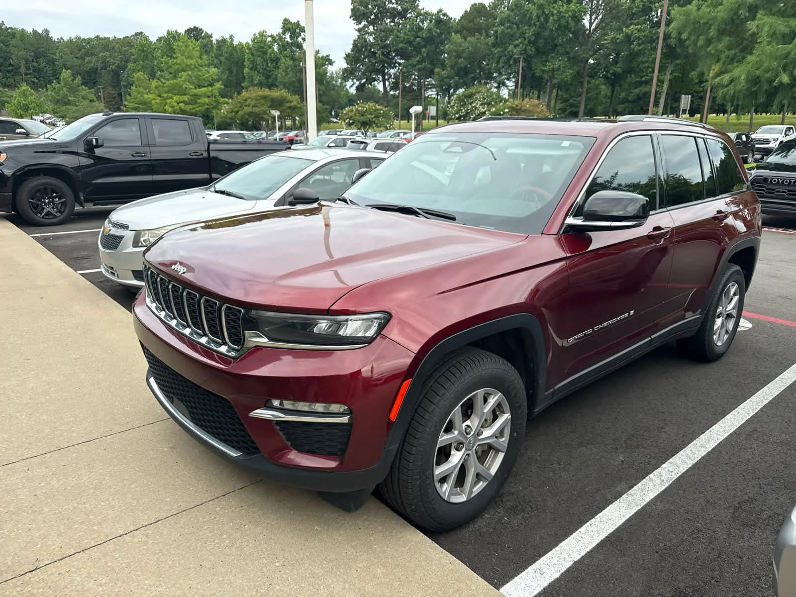 Used 2022 Velvet Red Pearlcoat Jeep Limited image 6