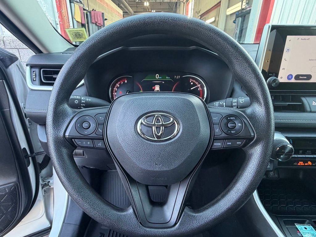Used 2025 Ice Toyota XLE image 33