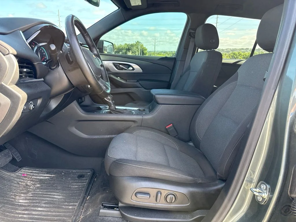 Used 2023 Silver Sage Chevrolet LT image 6