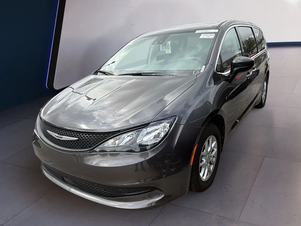 2023 Chrysler Voyager LX's photo