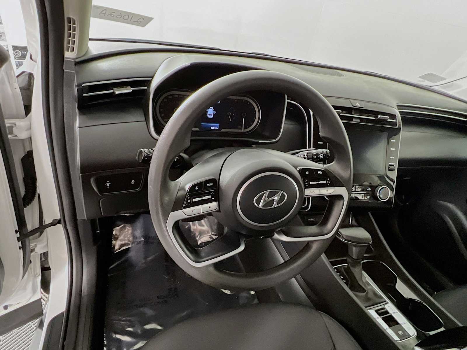 Used 2024 White Pearl Hyundai SE image 11