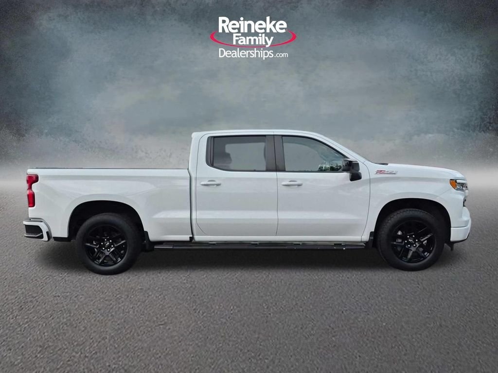 Used 2022  Chevrolet RST image 5