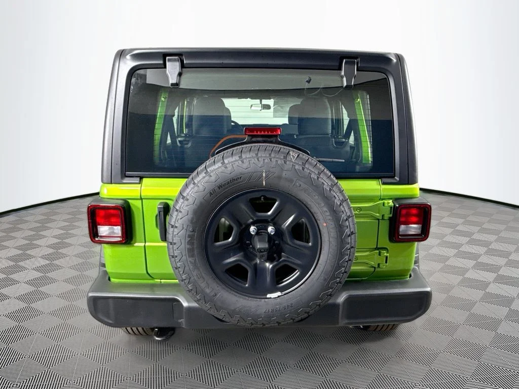 Used 2025  Jeep Sport image 7