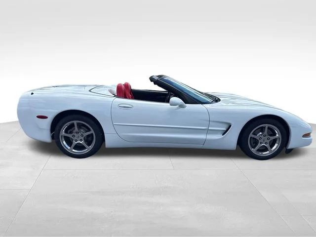 Used 2004 Arctic White Chevrolet  image 7
