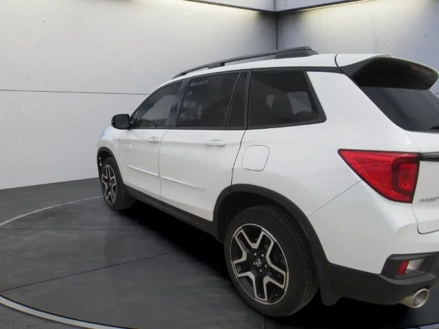 Certified Used 2023 Platinum White Pearl Honda AWD ELITE image 4