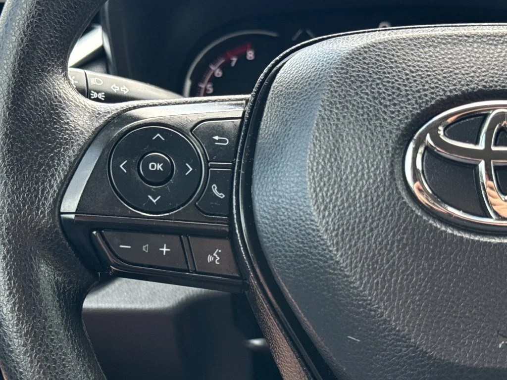 Used 2025 Silver Toyota XLE image 20
