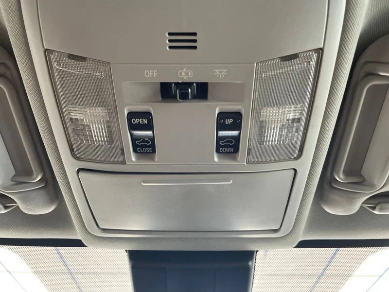 Used 2018 White Toyota XLE image 30