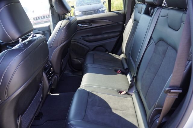 Used 2023 Silver Jeep Altitude X image 17