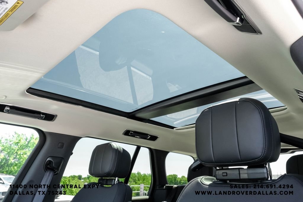 New 2026 Fuji White Land Rover SE image 4