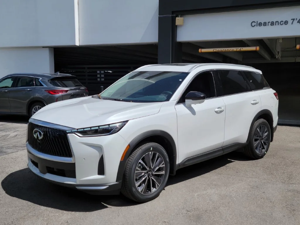 New 2027 White INFINITI LUXE image 29