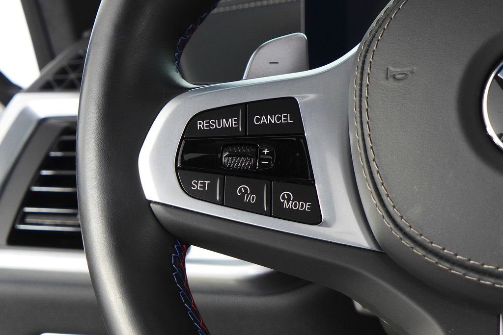 Used 2025 Mineral White Metallic BMW M60i image 31