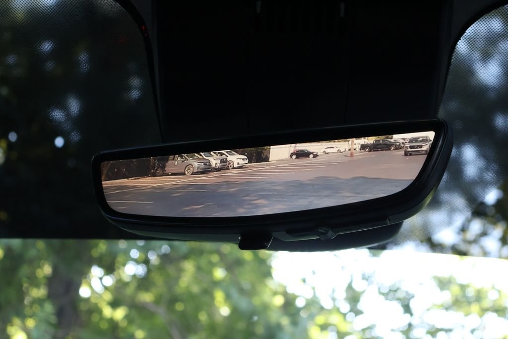 2024 GMC Yukon Denali Ultimate - Photo 21
