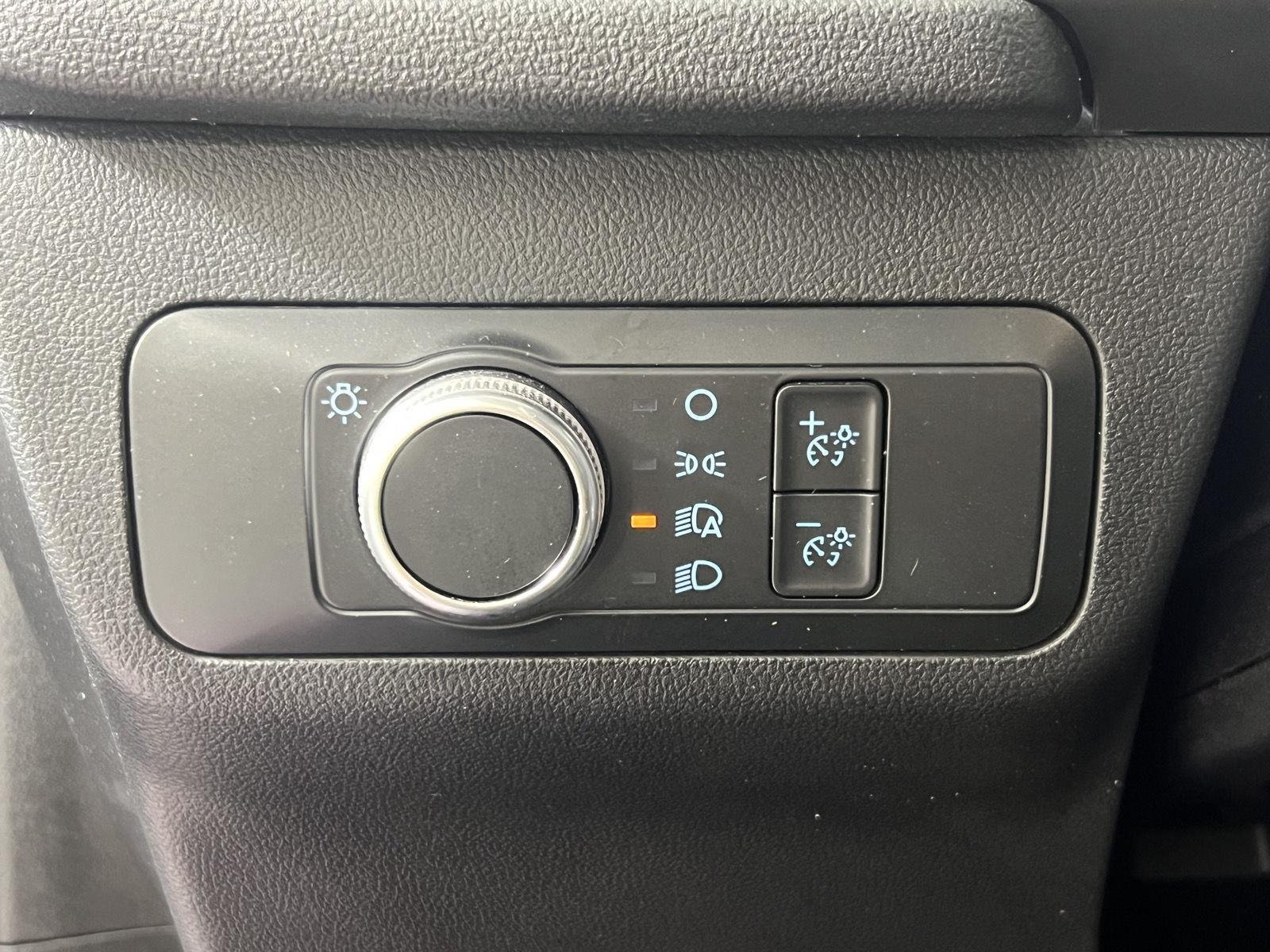 Used 2022 Carbonized Gray Ford SE image 18