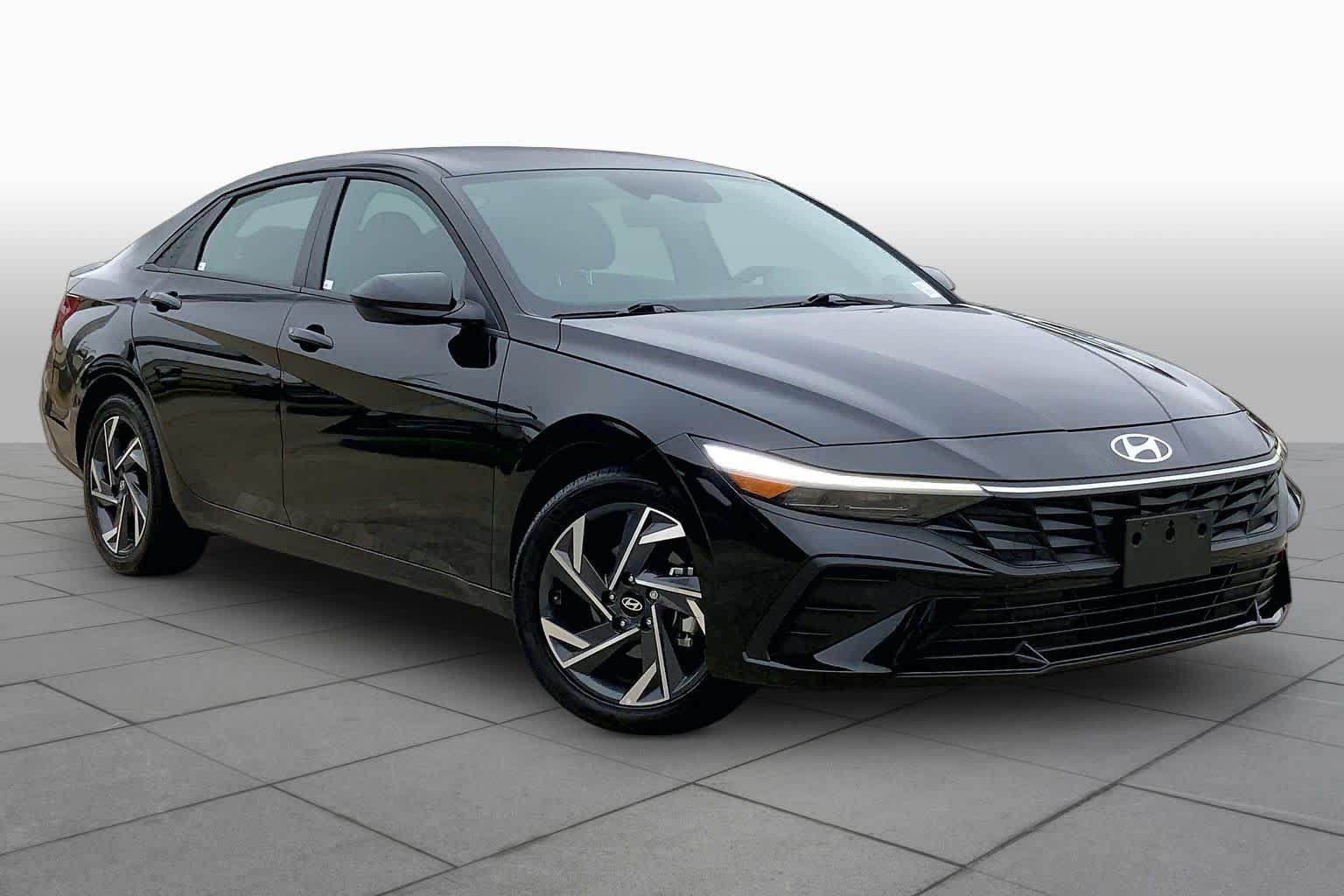 Used 2025 Abyss Black Hyundai SEL Sport image 3
