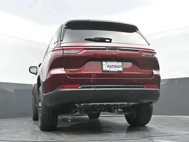 New 2025 Velvet Red Pearl-Coat Exterior Paint Jeep Limited image 41