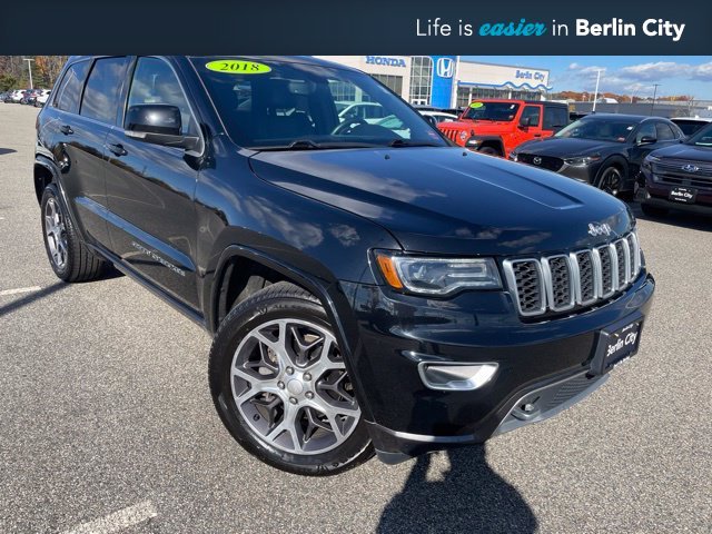 Used 2018 Diamond Black Jeep Limited image 1