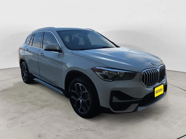 Used 2021 Alpine White BMW xDrive28i image 3